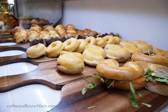 les-delicies-brunch-en-hotel-con-piscina-bagels