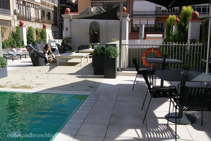 les-delicies-brunch-en-hotel-con-piscina-terraza