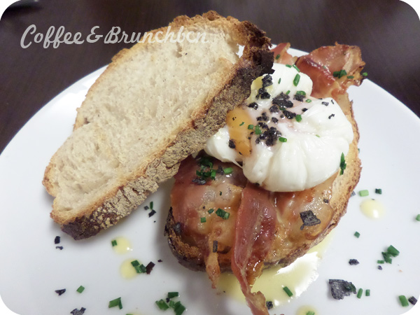 Huevos benedict por Sagrada Familia – Le Coq & The Burg